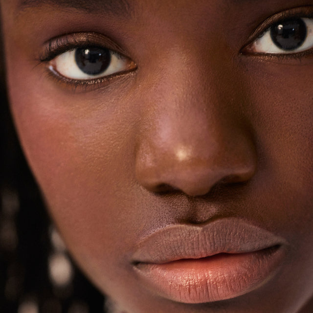 Deep skin tone model wearing Impressionist Multistick in Nuance